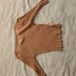 Quarter sleeve crop top